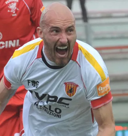 perugia-grifo-football-player-sports-sport-venue-1590893-pxherecom-3-6a4f324889217
